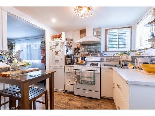 3824 Roxborough Avenue, Crystal Beach, ON - Indoor Photo Showing Kitchen