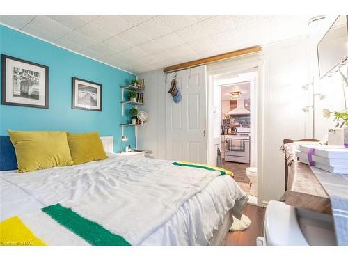 3824 Roxborough Avenue, Crystal Beach, ON - Indoor Photo Showing Bedroom