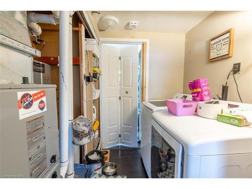 3824 Roxborough Avenue, Crystal Beach, ON - Indoor Photo Showing Laundry Room
