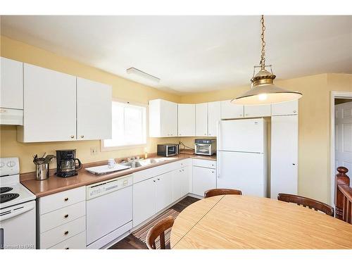 404 Ontario Road, Welland, ON - Indoor Photo Showing Kitchen With Double Sink