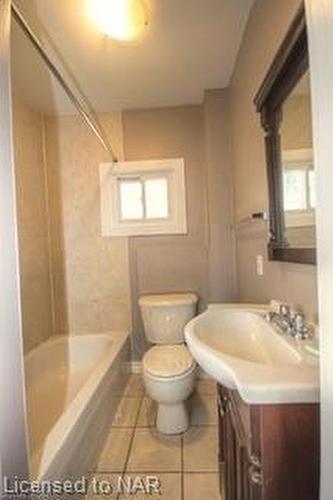 54 Lloyd Street, St. Catharines, ON - Indoor Photo Showing Bathroom