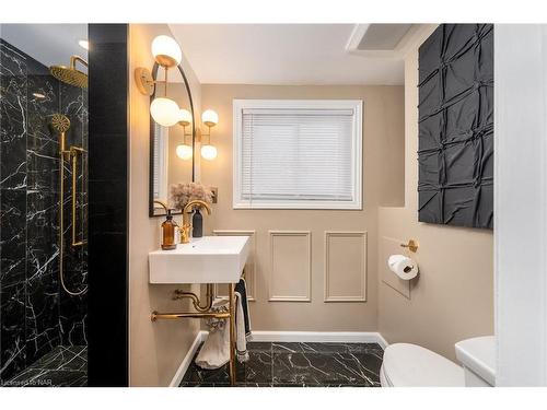 40 South Main Street, Thorold, ON - Indoor Photo Showing Bathroom