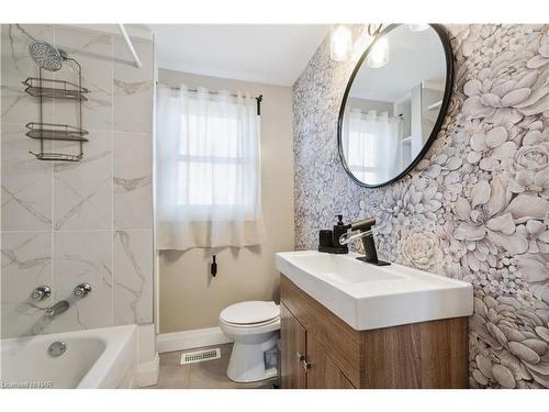 659 Elm Street, Port Colborne, ON - Indoor Photo Showing Bathroom