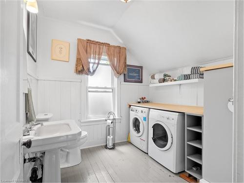 267 Oxford Avenue, Crystal Beach, ON - Indoor Photo Showing Laundry Room