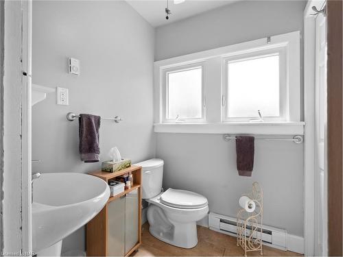 267 Oxford Avenue, Crystal Beach, ON - Indoor Photo Showing Bathroom