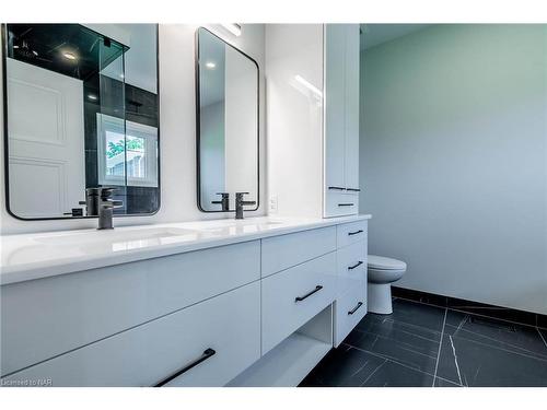 45A Lakeshore Road, St. Catharines, ON - Indoor Photo Showing Bathroom