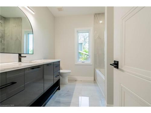 45A Lakeshore Road, St. Catharines, ON - Indoor Photo Showing Bathroom
