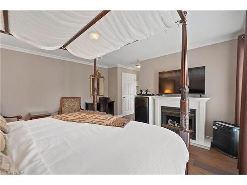 527 Mississagua Street, Niagara-On-The-Lake, ON - Indoor Photo Showing Bedroom With Fireplace