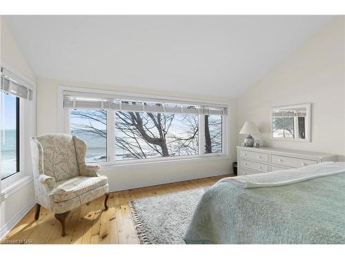 1705 Macdonald Drive, Fort Erie, ON - Indoor Photo Showing Bedroom