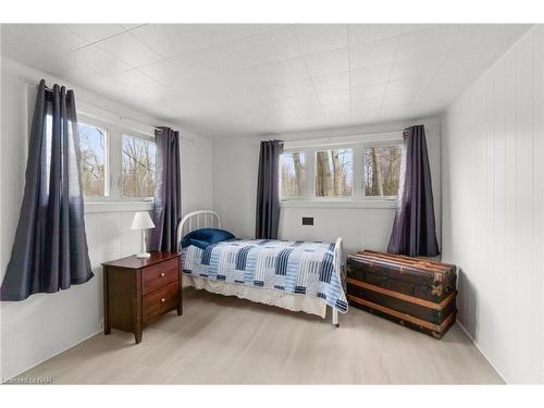 1705 Macdonald Drive, Fort Erie, ON - Indoor Photo Showing Bedroom