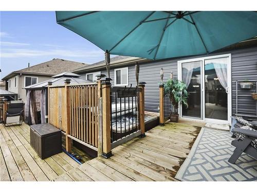 8409 Greenfield Crescent, Niagara Falls, ON - Outdoor With Deck Patio Veranda With Exterior
