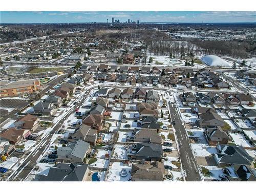8409 Greenfield Crescent, Niagara Falls, ON - Outdoor With View