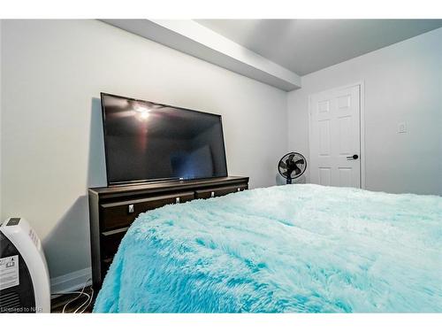 901-359 Geneva Street, St. Catharines, ON - Indoor Photo Showing Bedroom