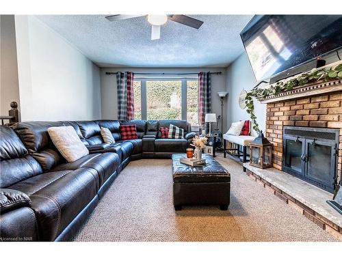 66 Berkwood Place, Fonthill, ON - Indoor Photo Showing Living Room With Fireplace