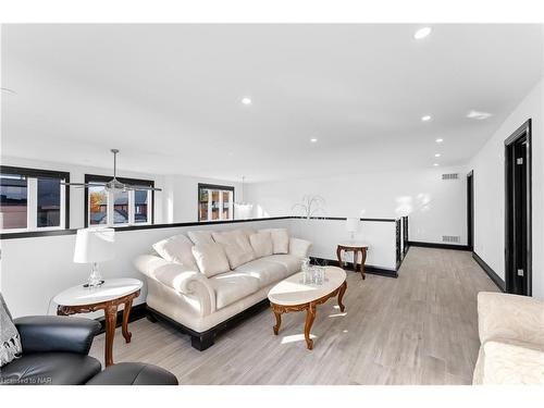 48 Kenmir Avenue, St. Davids, ON - Indoor Photo Showing Living Room