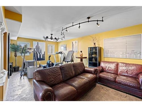 63 Tanbark Road, Niagara-On-The-Lake, ON - Indoor Photo Showing Living Room