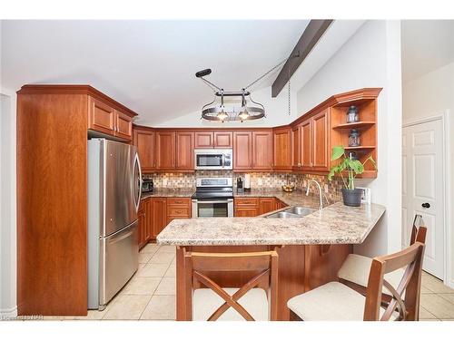 2179 Niagara Parkway, Fort Erie, ON - Indoor Photo Showing Kitchen With Double Sink