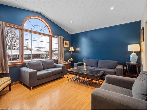 2979 Riselay Avenue, Ridgeway, ON - Indoor Photo Showing Living Room