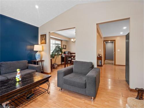 2979 Riselay Avenue, Ridgeway, ON - Indoor Photo Showing Living Room
