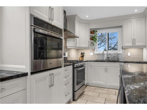42 October Drive, St. Catharines, ON - Indoor Photo Showing Kitchen With Stainless Steel Kitchen With Upgraded Kitchen