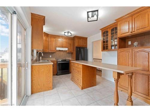 367 Brighton Avenue, Fort Erie, ON - Indoor Photo Showing Kitchen