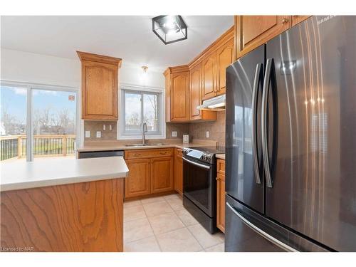 367 Brighton Avenue, Fort Erie, ON - Indoor Photo Showing Kitchen