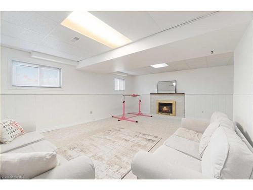 367 Brighton Avenue, Fort Erie, ON - Indoor With Fireplace