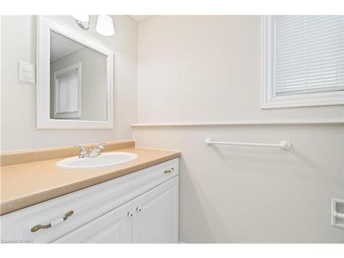 367 Brighton Avenue, Fort Erie, ON - Indoor Photo Showing Bathroom