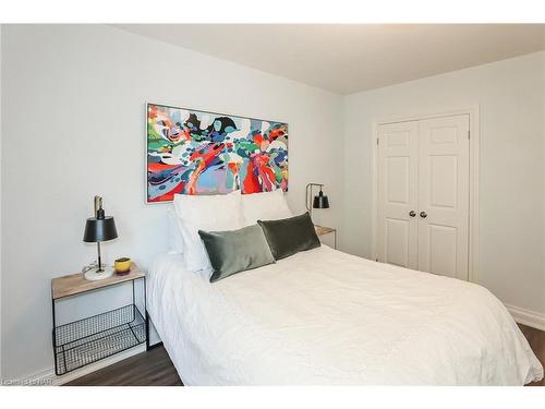 261 Vine Street, St. Catharines, ON - Indoor Photo Showing Bedroom