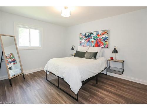 261 Vine Street, St. Catharines, ON - Indoor Photo Showing Bedroom