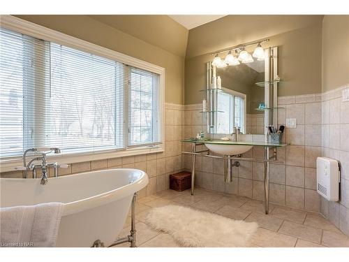 101 Tennessee Avenue, Port Colborne, ON - Indoor Photo Showing Bathroom