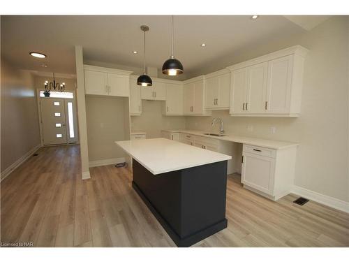 13 Peachtree Lane, Niagara-On-The-Lake, ON - Indoor Photo Showing Kitchen