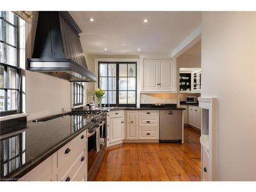 187 Queen Street, Niagara-On-The-Lake, ON - Indoor Photo Showing Kitchen