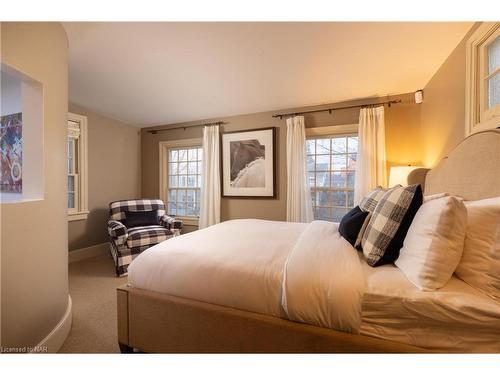 187 Queen Street, Niagara-On-The-Lake, ON - Indoor Photo Showing Bedroom