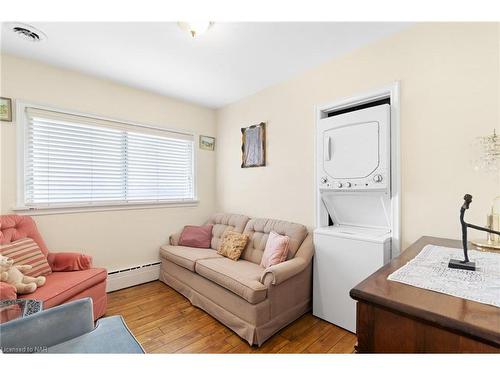 4 Dorset Street, St. Catharines, ON - Indoor Photo Showing Bedroom