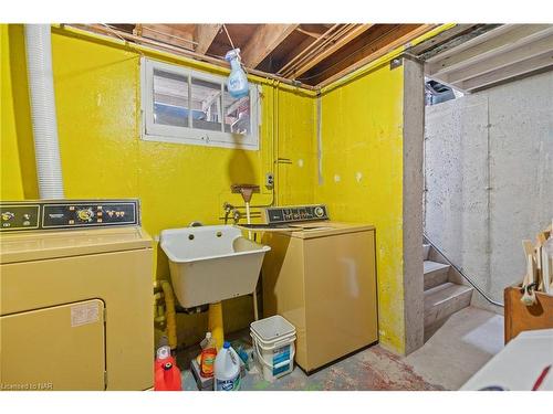 182 Lakeshore Road, St. Catharines, ON - Indoor Photo Showing Laundry Room