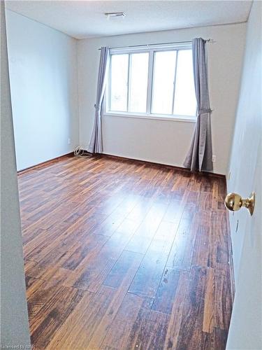 526 Queenston Street, St. Catharines, ON - Indoor Photo Showing Other Room