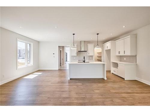 10-24 Grapeview Drive, St. Catharines, ON - Indoor Photo Showing Kitchen