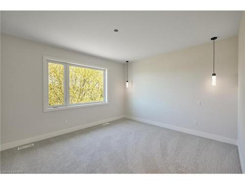 10-24 Grapeview Drive, St. Catharines, ON - Indoor Photo Showing Other Room