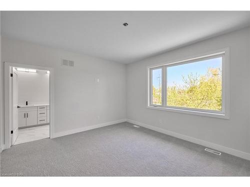 10-24 Grapeview Drive, St. Catharines, ON - Indoor Photo Showing Other Room