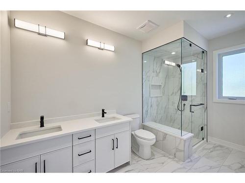 10-24 Grapeview Drive, St. Catharines, ON - Indoor Photo Showing Bathroom