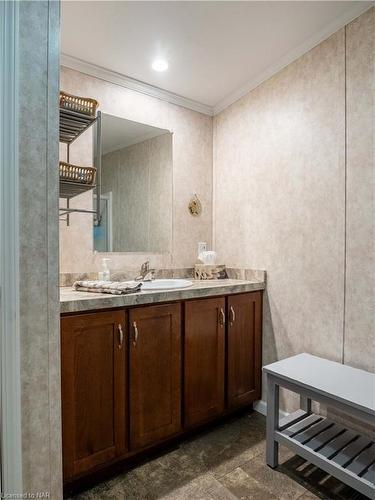 323-23 Four Mile Creek Road, Niagara-On-The-Lake, ON - Indoor Photo Showing Bathroom