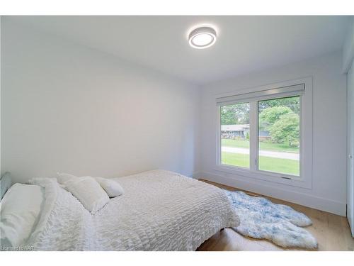 189 Lockhart Drive, St. Catharines, ON - Indoor Photo Showing Bedroom