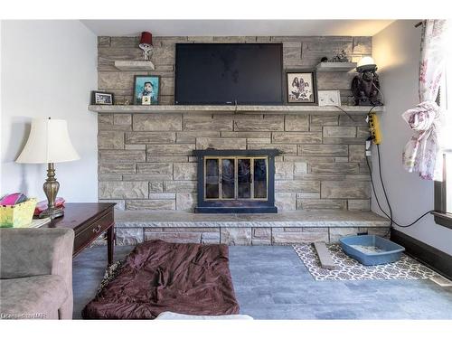 797 Forks Road, Welland, ON - Indoor Photo Showing Living Room With Fireplace