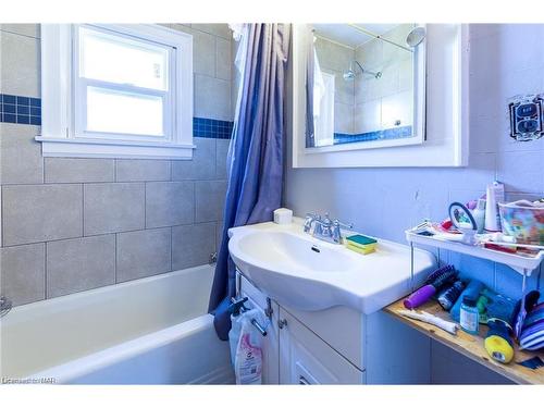 797 Forks Road, Welland, ON - Indoor Photo Showing Bathroom