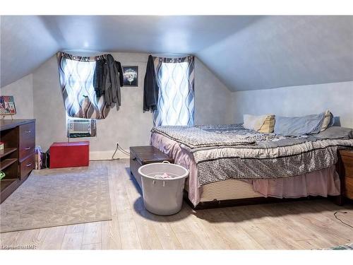 797 Forks Road, Welland, ON - Indoor Photo Showing Bedroom