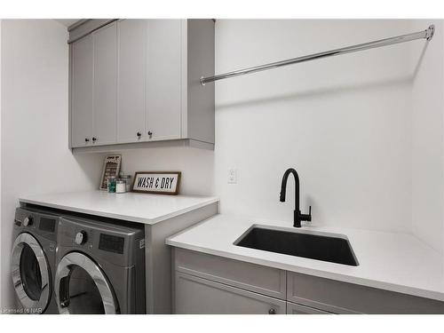 2871 Arrowsmith Court, Fort Erie, ON - Indoor Photo Showing Laundry Room
