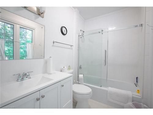 5189 Abino Hills Road, Ridgeway, ON - Indoor Photo Showing Bathroom