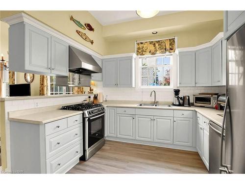 619 King Street, Niagara-On-The-Lake, ON - Indoor Photo Showing Kitchen With Double Sink