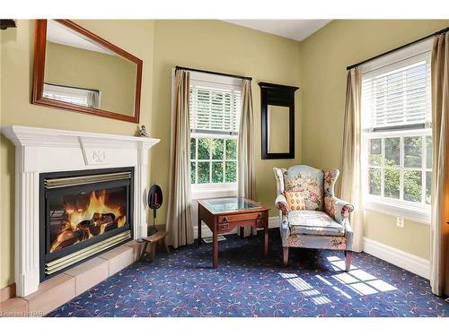 619 King Street, Niagara-On-The-Lake, ON - Indoor Photo Showing Living Room With Fireplace